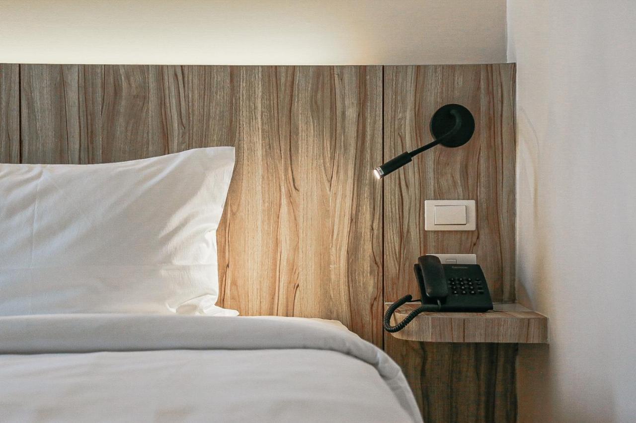 Homitel Bangkok Hotel Екстериор снимка
