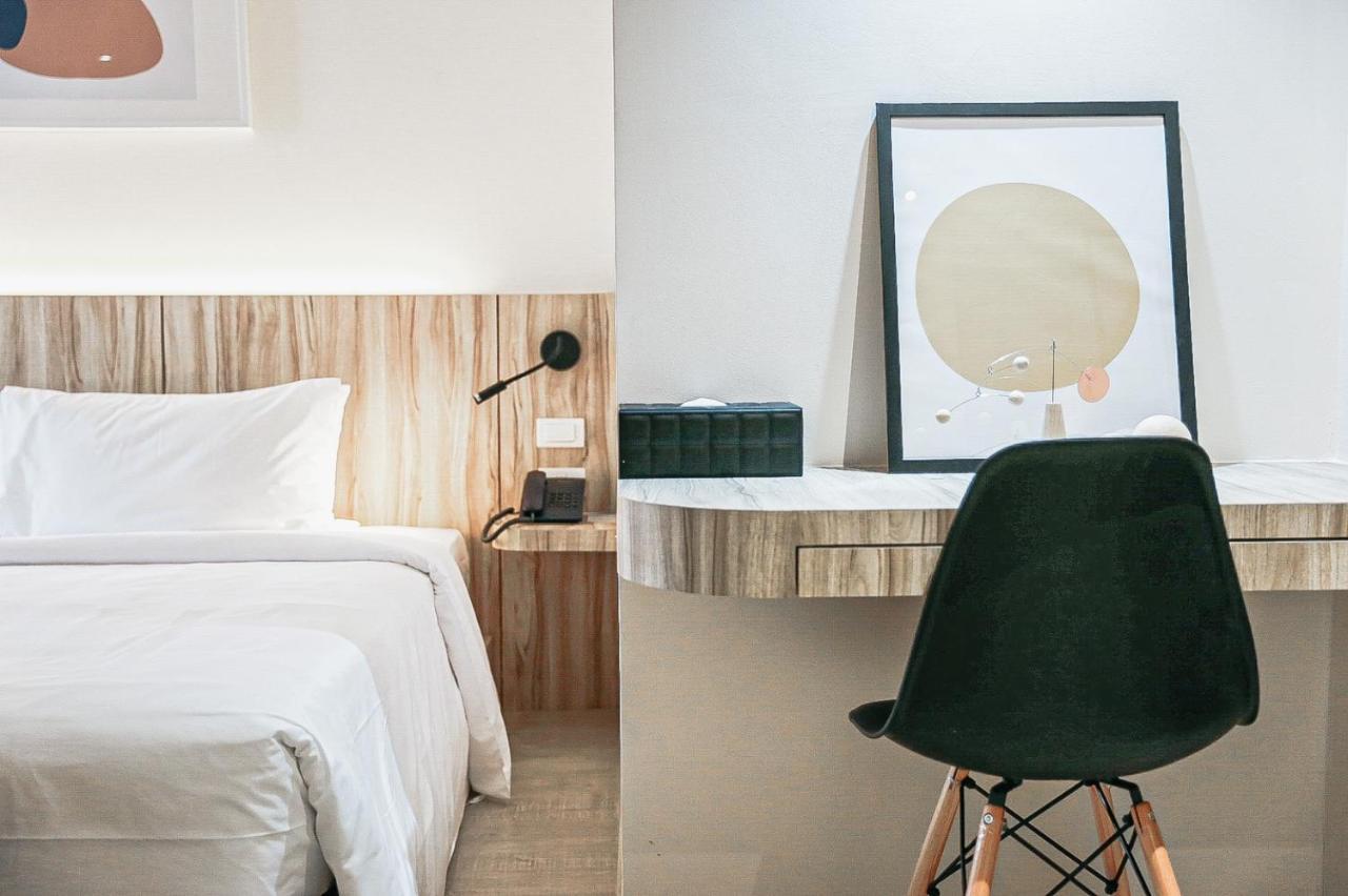 Homitel Bangkok Hotel Екстериор снимка