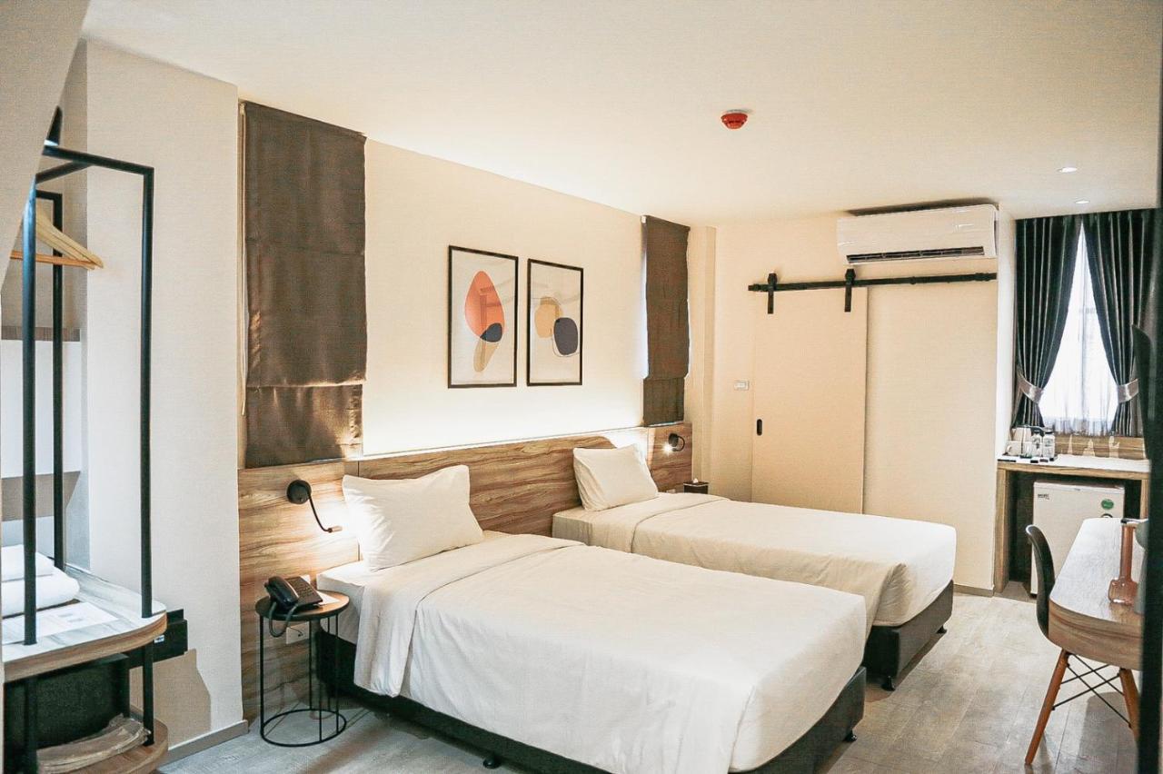 Homitel Bangkok Hotel Екстериор снимка