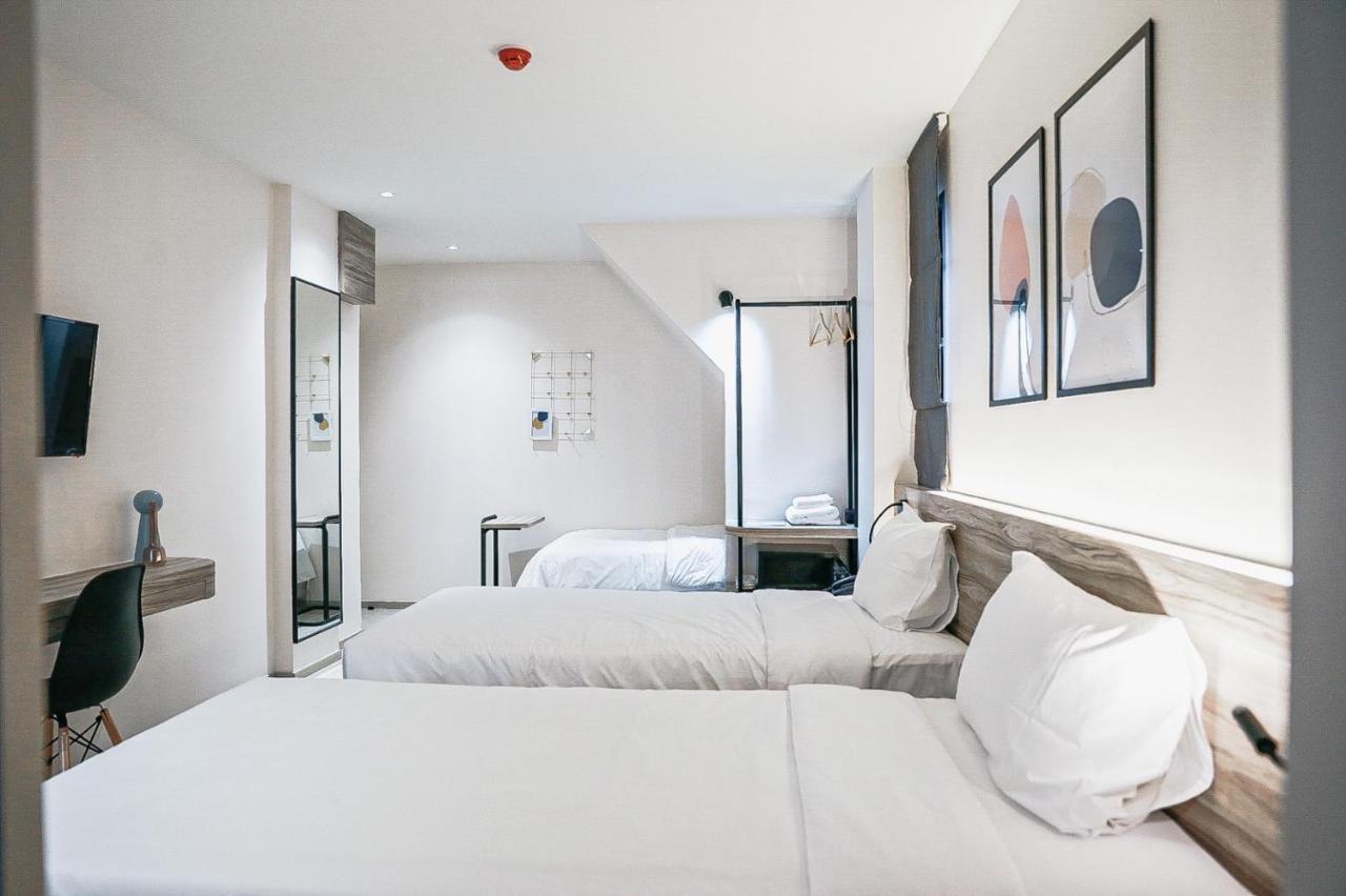 Homitel Bangkok Hotel Екстериор снимка